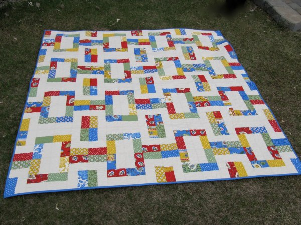 "Avignon Picnic" is a Free Picnic Quilt Pattern designed by Andrea of Millions of Thoughts from Moda Fabrics!